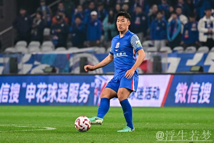 三大豪门争夺朱辰杰,上港强势表态,申花仍显平静 三大豪门争夺朱辰杰,上港强势表态,申花仍显平静